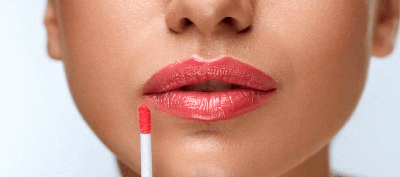 como aplicar brillo de labios