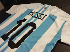 CAMISETA ALTERNATIVA SELECCION ARGENTINA 3 ESTRELLAS en internet