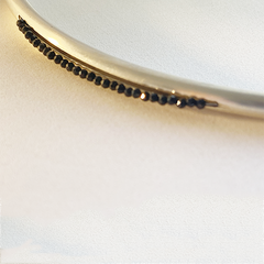 CHOKER COM FIO DE ESPINÉLIO na internet