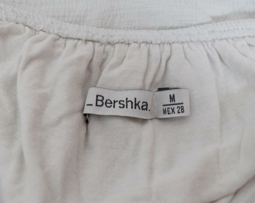 Blusa blanca BERSHKA - Comprar en Armario