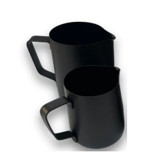 JARRA BARISTA LATTE DE ACERO INOXIDABLE 600 ML NEGRA
