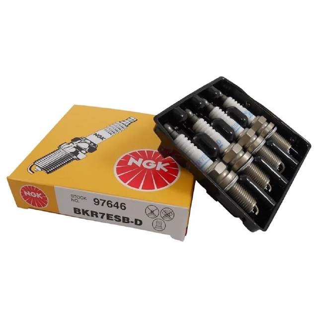 Jogo de Velas de Ignição NGK BKR7ESB-D