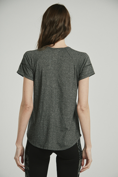 REMERA EVASE - comprar online