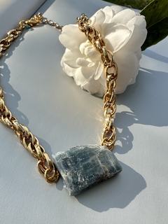 Colar com pedra Cianita