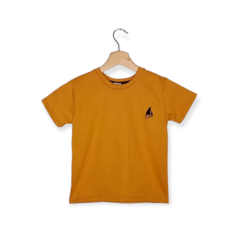 REMERA BASICA BARQUITO NIÑO - tienda online