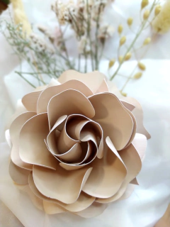 Rosas de Papel con follaje incluido UNIDAD