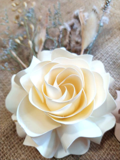 Rosas de Papel con follaje incluido UNIDAD - comprar online