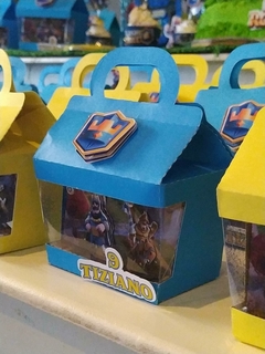 CAJITA CON VISOR + APLIQUE CLASH ROYALE