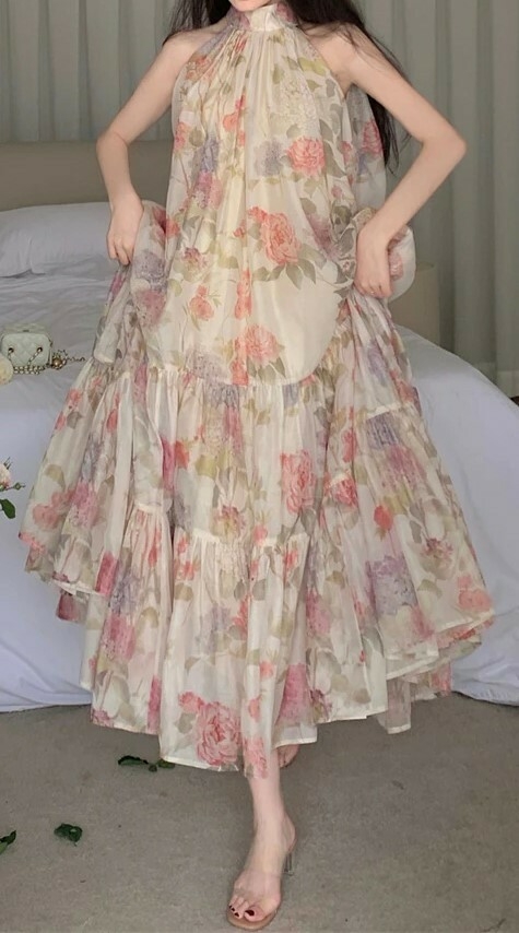 Vestido floral,longo e super deslumbrante para arrasar nos finais