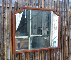 Espejo biselado, marco cedro lustrado. Cód. 55068