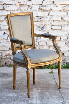 Sillón Luis XVI cabecera, patinado. Cód. 12070