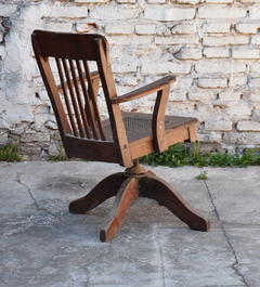 Sillón de escritorio giratorio, estilo inglés de madera de roble. Cód. 12076 en internet