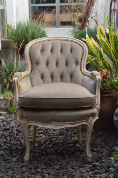 Sillón de dormitorio Luis XV canapé. Cód. 12060