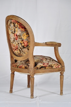 Sillón francés medallón, de dormitorio. Cód.12052 en internet