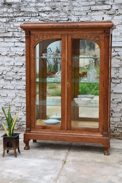 VITRINA CHIPPENDALE DE ROBLE. Cod.29082