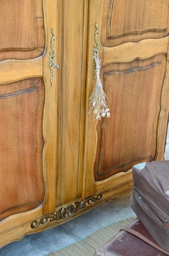 Ropero Provenzal de 2 puertas. Cód.44034 en internet