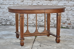 Mesa inglesa, oval, de roble, con una tabla de alargue. Cód. 22095 en internet