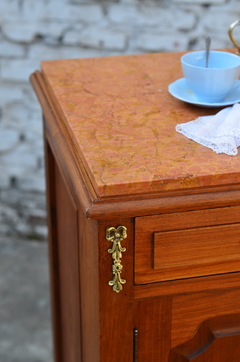Gabinete inglés de cedro con tapa de mármol. Cód.28051 - comprar online