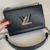 Bolsa Louis Vuitton Twist MM Preta na internet