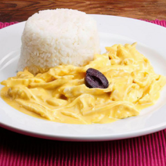 Ají de Gallina con Arroz Choclo - Eight House