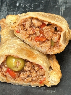 Empanadas de Carne tipo Argentina (4 piezas por orden)