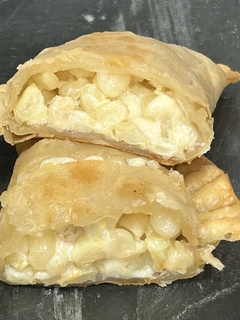 Empanadas de Elote amarillo y Queso (4 piezas por orden) - Eight House
