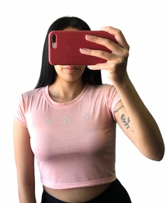 Top Remera Strass Coronitas - comprar online
