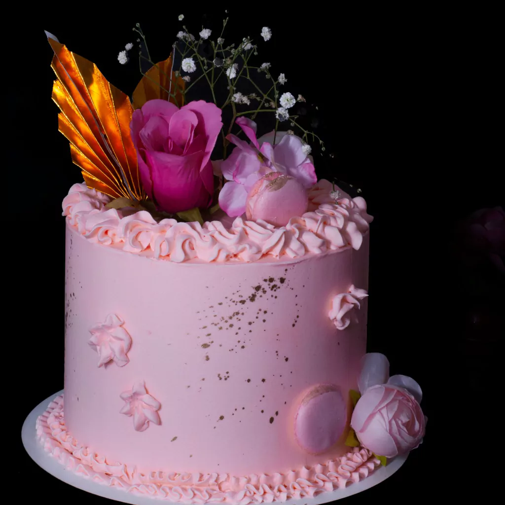 Torta con rosas y dorado