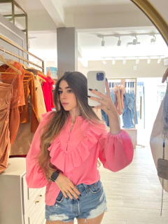 Camisa babados rosa na internet