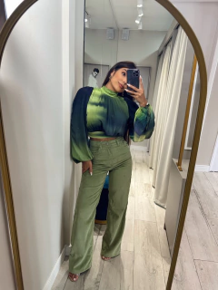 Blusa Cropped Manga Bufante com Gola Alta