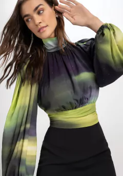 Blusa Cropped Manga Bufante com Gola Alta na internet