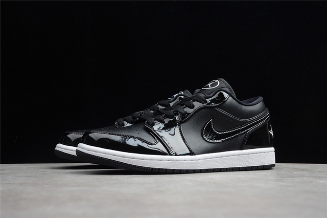 nike air jordan 1 low carbon fiber