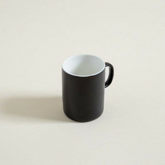 Taza negra mate interior blanco