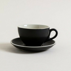 Taza y plato negro mate