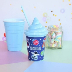 Vaso helado con tapa y sorbete