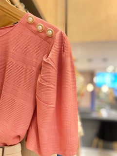 Blusa Viscose Botões Ombro Rosa