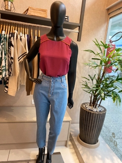 Calça Mom Jeans Botão Forrado - comprar online