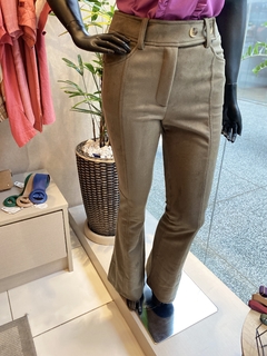 Calça Flare Suede