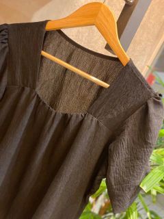 Blusa Crepe Decote Quadrado na internet