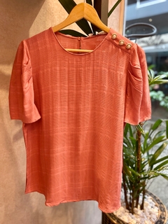 Blusa Viscose Botões Ombro Rosa - comprar online