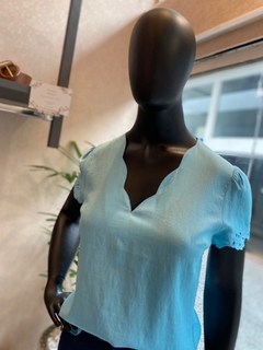 Blusa Decote Nuvem Azul Claro na internet