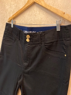 Calça Capri Sarja Preta Plus - comprar online