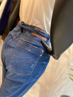 Imagem do Calça Capri Jeans com cordão