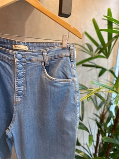 Calça Mom Jeans Botão Forrado - Fino Look