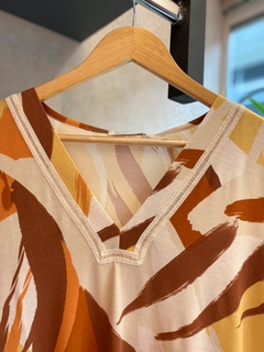 Blusa Estampada Decote V - Fino Look