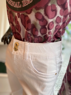 Calça Capri Jeans Destroyed Branca - comprar online