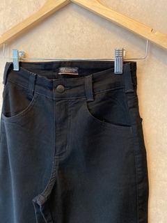 Calça Cigarrete Jeans Preta na internet