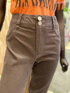 Calça Cigarrete Canelada