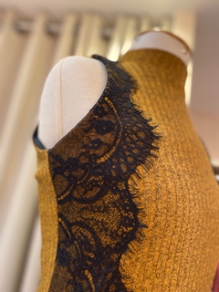 Vestido Canelado Renda Mostarda - comprar online