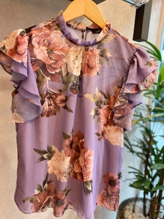 Blusa Floral Babado Lilás na internet